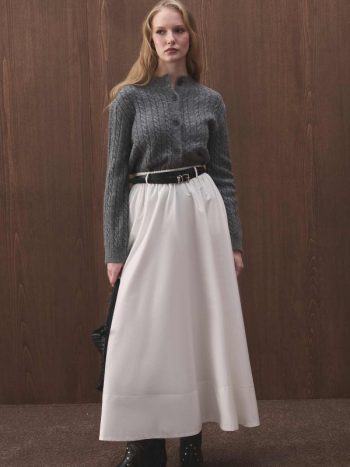 سترة متماسكة مضفرة باللون الرمادي