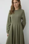 747x1121_belden-oturma-detayli-haki-elbise-elbise-62019-83-B.webp