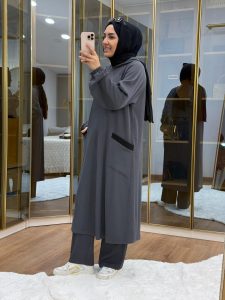 ⁦طقم مطرز بقماش الملتوي باللون الأنثراسايت⁩ - الصورة ⁦2⁩