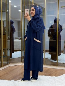 ⁦طقم قطني مزخرف باللون الأزرق الداكن⁩ - الصورة ⁦2⁩