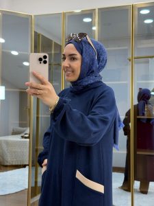 ⁦طقم قطني مزخرف باللون الأزرق الداكن⁩ - الصورة ⁦3⁩