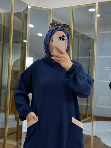 ⁦طقم قطني مزخرف باللون الأزرق الداكن⁩ - الصورة ⁦4⁩