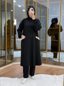 طقم قطني مزخم باللون الأسود