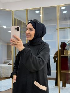 ⁦طقم قطني مزخم باللون الأسود⁩ - الصورة ⁦3⁩