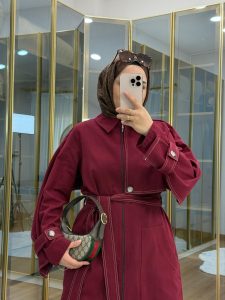 ⁦طقم الجبردين بورجوندي مع الرداء⁩ - الصورة ⁦3⁩