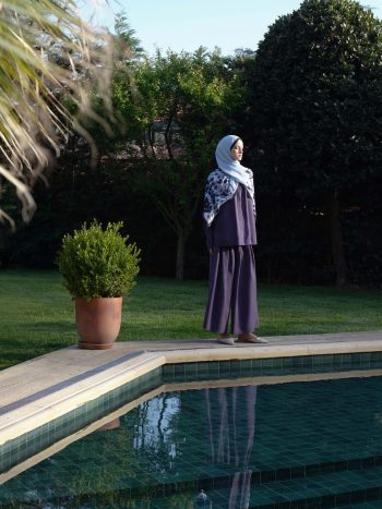 Indigo Pants with Pleated Details and Elastic Waistband