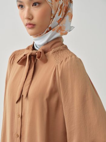 تونيك بياقة وشاح وتفاصيل تجميع - بني