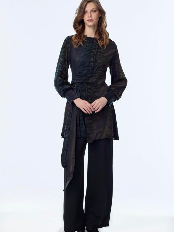 Peacock Pattern Two-Piece Set with Accessory Details TK-1719