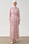 bel-lastikli-pliseli-desenli-elbise-pembe-95986.jpg