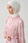 bel-lastikli-pliseli-desenli-elbise-pembe-95986.jpg