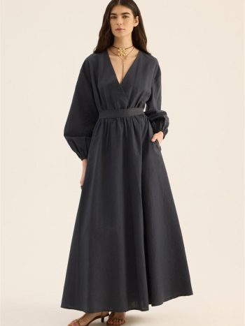 فستان رمادي فاتح مع مطاط عند الخصر