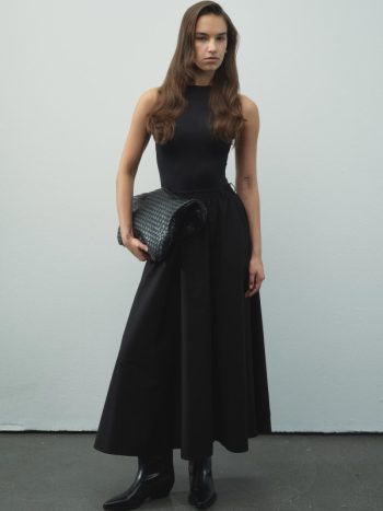 تنورة سوداء قطنية بخصر مطاطي