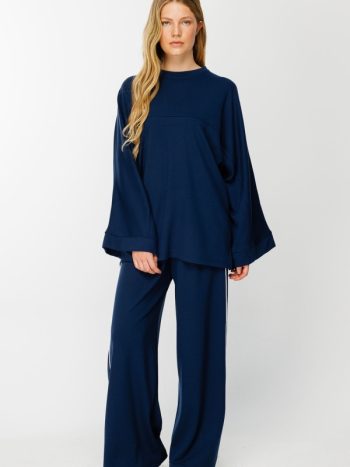 سترة رياضية كحلية اللون بكم إسباني وقماش قطني