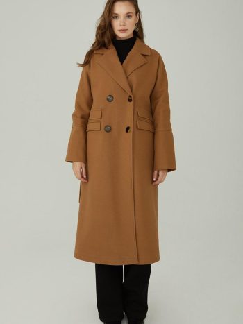 معطف رجعي بلون البيج الفاتح