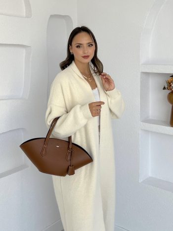 سترة صوفية شتوية باللون الفانيليا