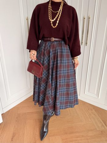 تنورة سيفيلاي باللون الأزرق الداكن