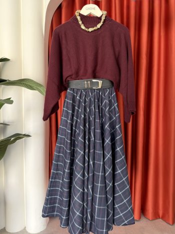 تنورة سيفلاي باللون الأزرق الداكن