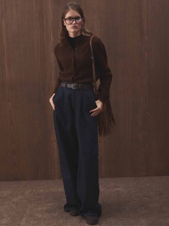 بنطلون جينز واسع ذو خصر مرتفع باللون الأزرق