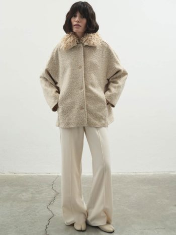 Short Beige Coat with Fur Collar