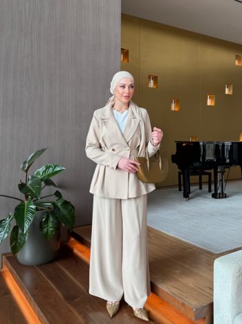 Meadow Green Trousers Suit in Cream