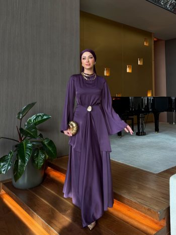 فستان أرجواني بتطريز الصدف