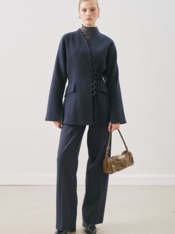 جاكيت كاشيه أزرق غامق من أروا مع رباط