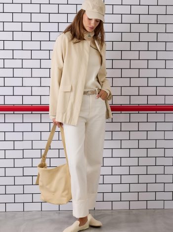 جينز مستقيم القصة بلون إيكرو