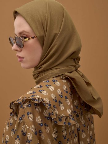 وشاح ناعم مجعد بلون المومياء البني