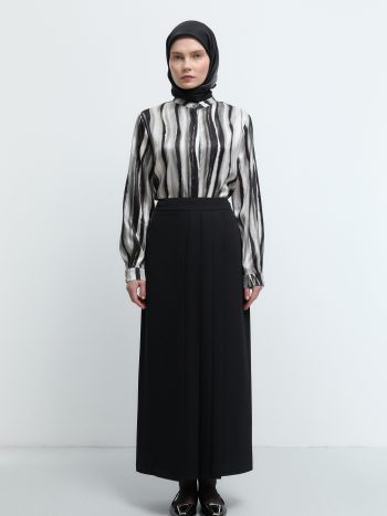 Front Pleated Detail Skirt - Black