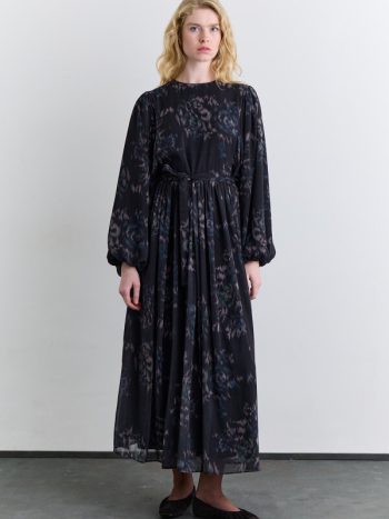 فستان بتصميم أزهار وكم واسع