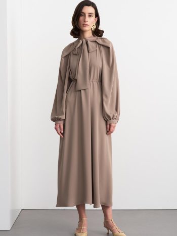 فستان طويل ألين كوبرا بلون فيزون