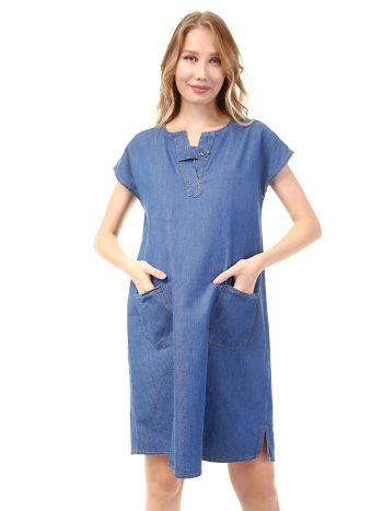 فستان الدنيم النسائي ذو الياقة على شكل حرف V باللون الأزرق