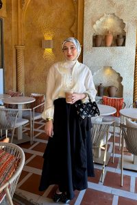 Siyah Pilise Detaylı Etek