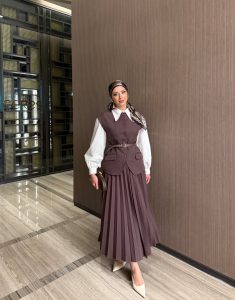 مجموعة سيراب مع تنورة بلون غبار الورد