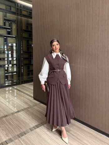 مجموعة سيراب مع تنورة بلون غبار الورد