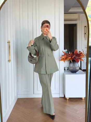 Suit with Pants in Khaki