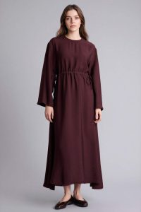 فستان ميدي بحزام مطاطي