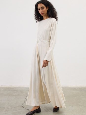 فستان كتان كريمي مزود بحزام