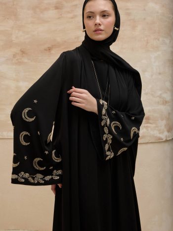 غسق الهلال | طقم عباية مطرز بتصميم الهلال