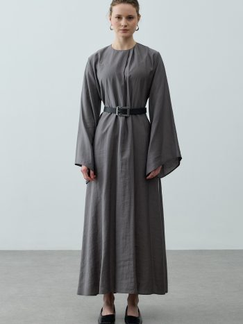 فستان تينسل مطوي باللون الفحمي