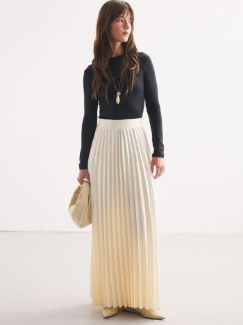 تنورة كريب ساتان بلون الكريمي