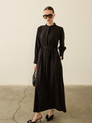 فستان مودال بقبة عالية ورباط مطاطي بالخصر - أسود