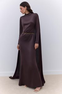 فستان سهرة مع كابيه باللون البني