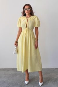 فستان مَسلين باللون الأصفر مع تفاصيل ربط وخصر مشدود 9362-E