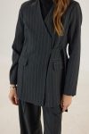 dugme-detayli-cizgili-blazer-siyah-d1-805-18.jpg
