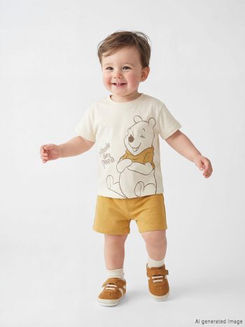 Ekru Winnie the Pooh Baskılı Erkek Bebek Tişört ve Şort